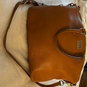 DOONEY & BOURKE CARAMEL PEBBLE GRAIN LEATHER DOMED SATCHEL W/ DETACHABLE STRAP.